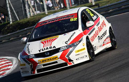 Gordon Shedden scoops the Crash.net BTCC Driver of the Year award