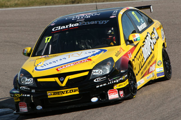 Dave Newsham in the Team ES Racing.com Vauxhall Vectra