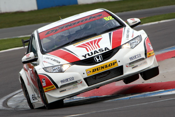 Gordon Shedden puts his Honda Civic on the front row of the grid