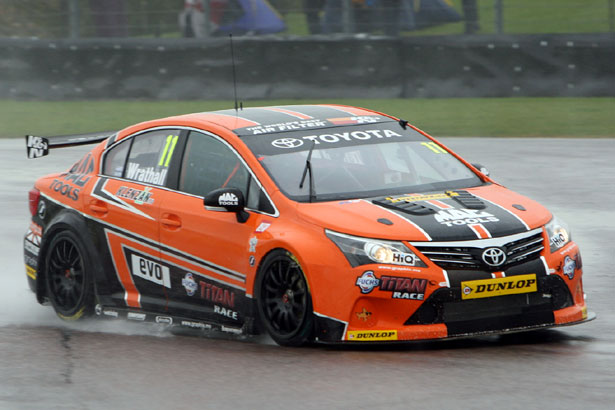 Frank Wrathall on his way to 3rd place in his Dynojet Toyota Avensis
