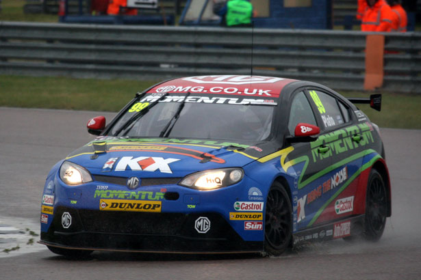Jason Plato finishes 3rd in the MG KX Momentum Racing MG6