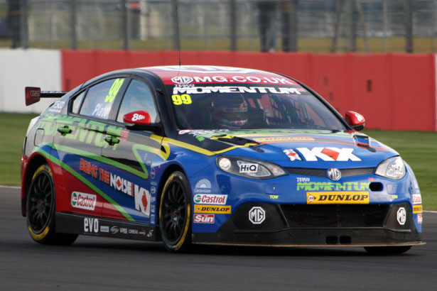 Jason Plato wins the 3rd race at Silverstone