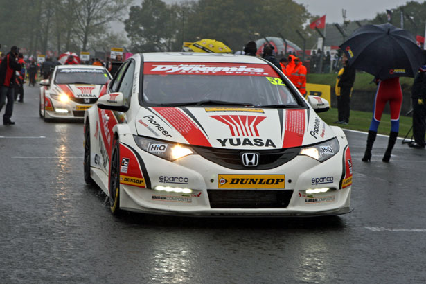 Gordon Shedden before the start of race 2