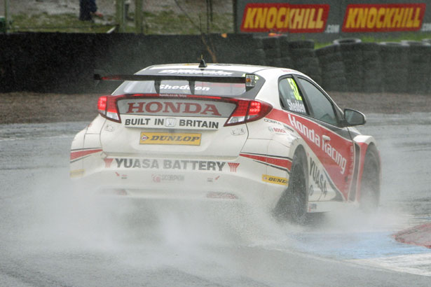 Shedden in the rain at Knockhill