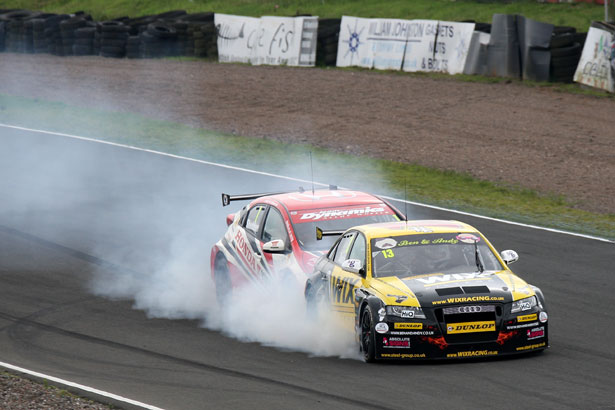 Gordon Shedden pushing Rob Austin to the limit