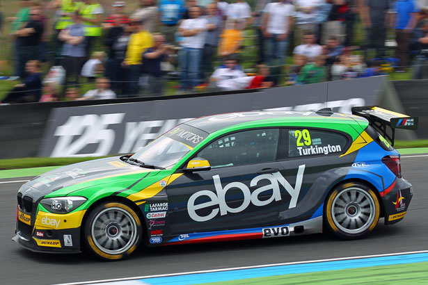 Colin Turkington on the way to his 2nd victory of the day