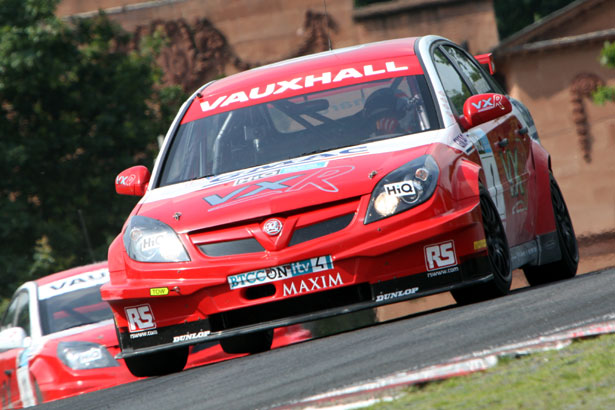 Giovanardi in his 2008 championship winning Vauxhall