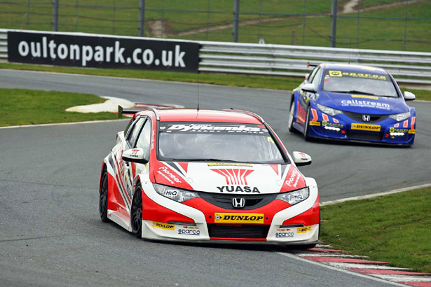 Matt Neal in his Honda Civic Tourer ahead of Pirtek Racing's Martin Depper