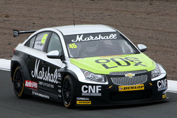 Mike Bushell at Knockhill in 2013 in the Chevrolet Cruze