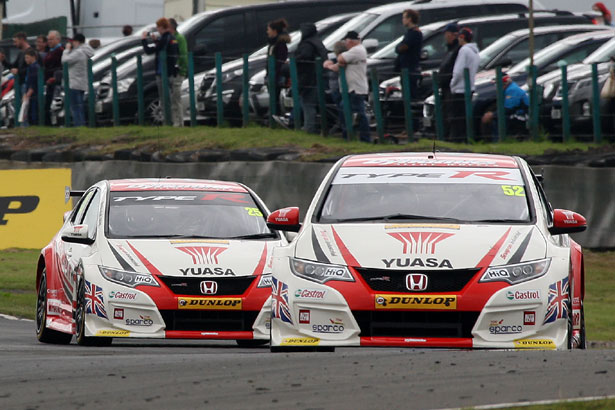 Gordon Shedden leads Matt Neal in the first practice session
