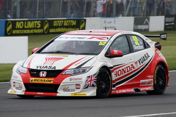 The Honda Yuasa Racing Civic Type R of Gordon Shedden