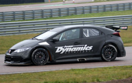 Gordon Shedden out on track in his un-liveried Honda Yuasa Racing Civic