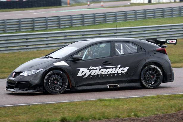Gordon Shedden out on track in his un-liveried Honda Yuasa Racing Civic