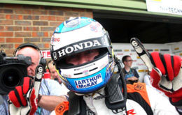 Gordon Shedden wins a dramatic third race at Snetterton