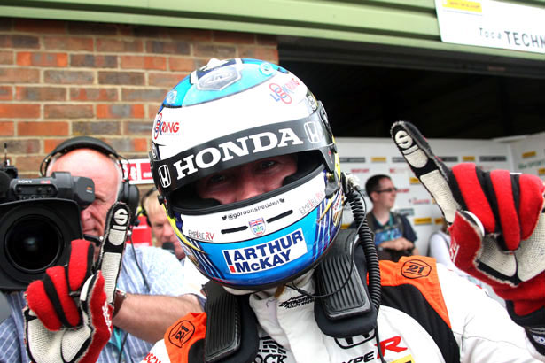 Gordon Shedden wins a dramatic third race at Snetterton