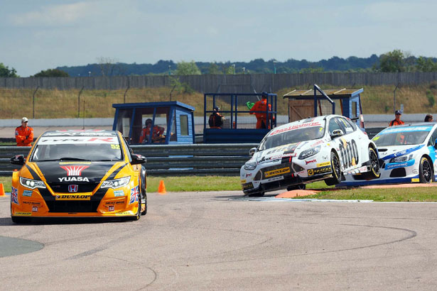 Gordon Shedden with the battle for 2nd place behind