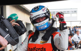Gordon Shedden closes the championship gap to just 11 points