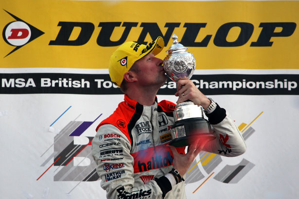 Gordon Shedden wins his 3rd BTCC Drivers' Championship title